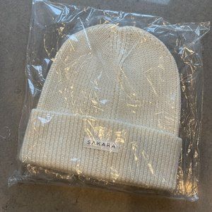 New in Bag: Sakara Nutrition Winter Hat in Cream